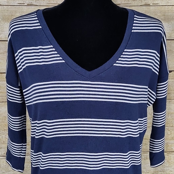 Market & Spruce Careen V-Neck Dolman Knit Top - Picture 3 of 9